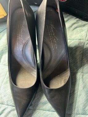 Kenneth Cole Black Pointed Toe Leather Pumps